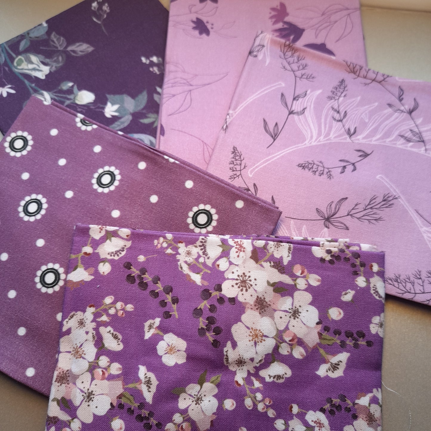 Fat Quarters : Olde World Lilac .