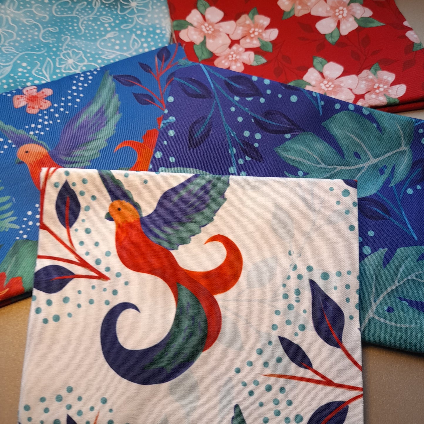 Fat Quarters : Birds of Paradise Royal .
