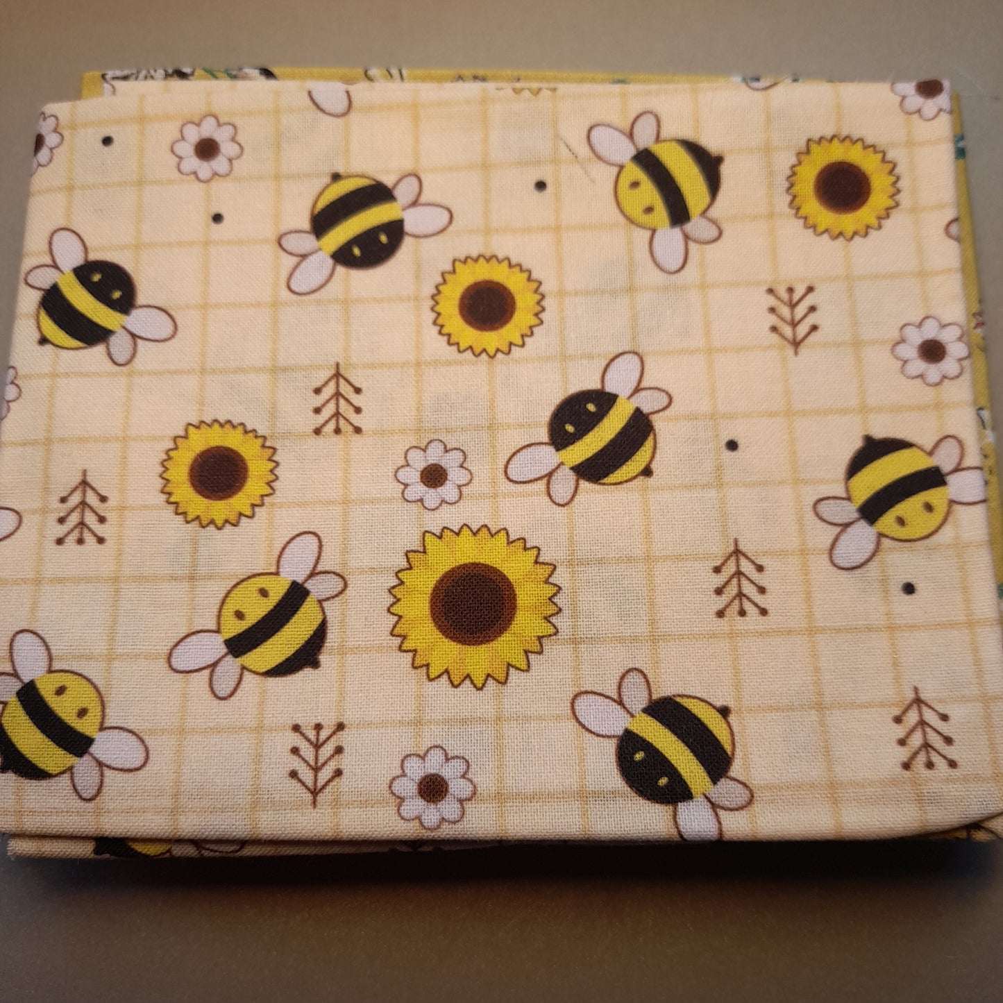 Fat Quarters : So Buzzy Bees .
