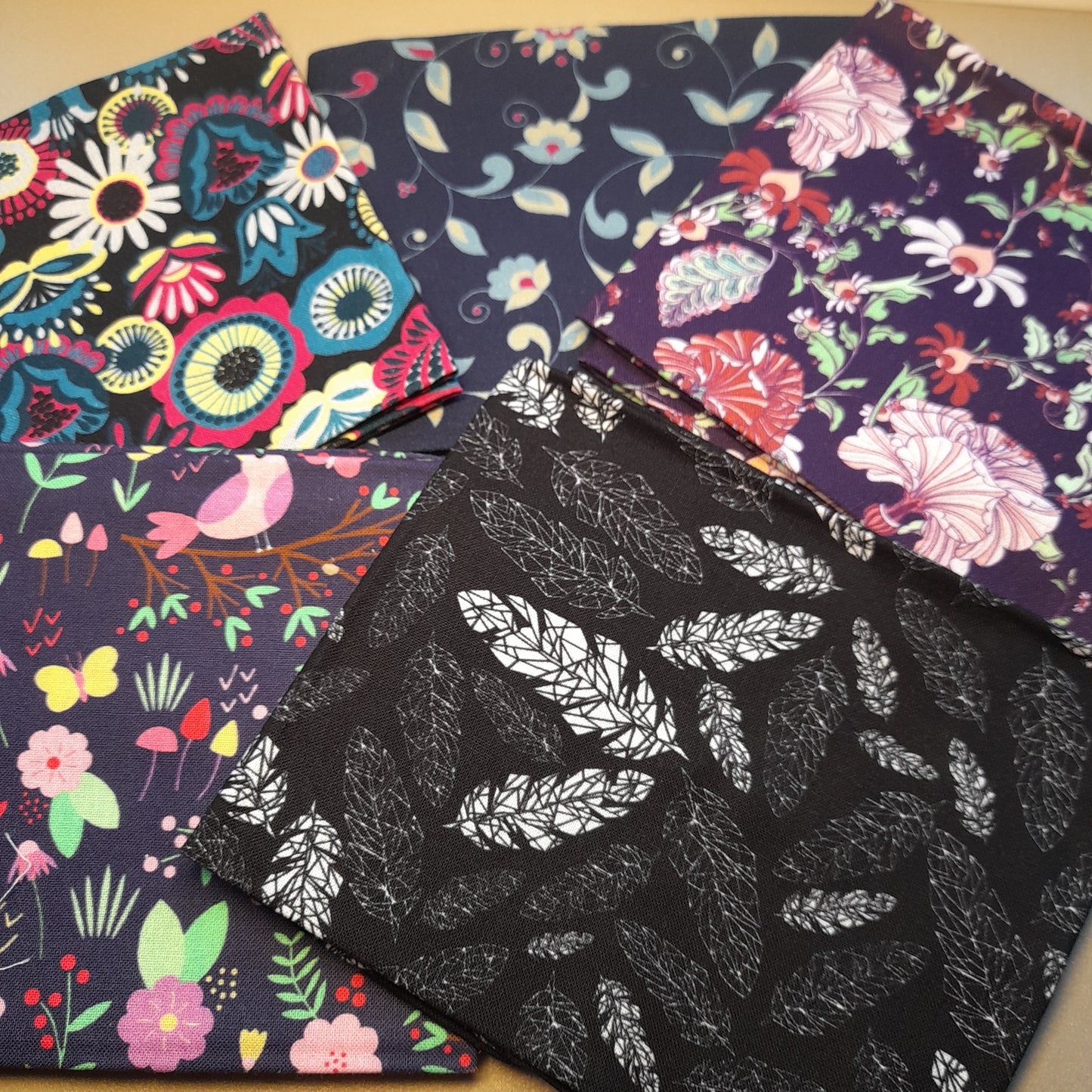 Fat Quarters : Hip Florals and Birds .