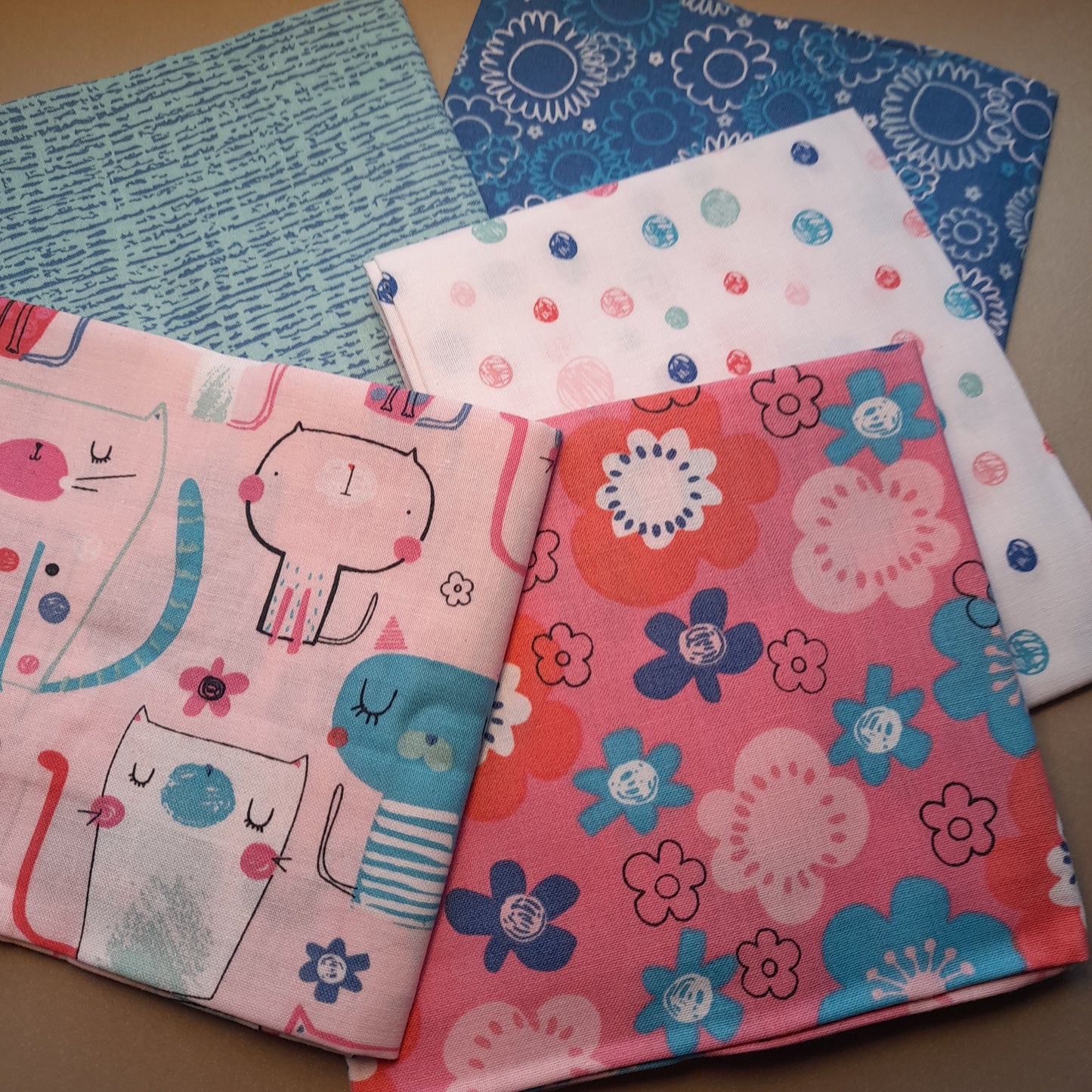 Fat Quarters : Furry Friends Cat .