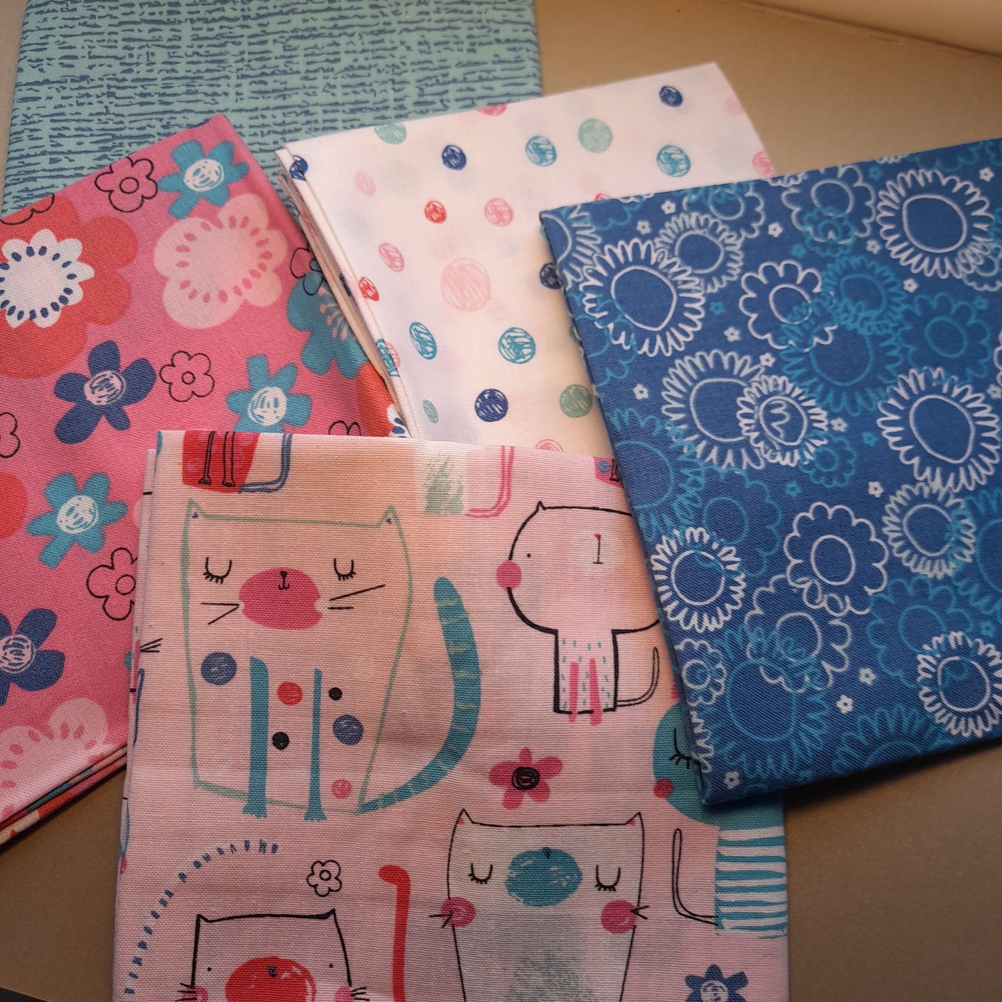 Fat Quarters : Furry Friends Cat .