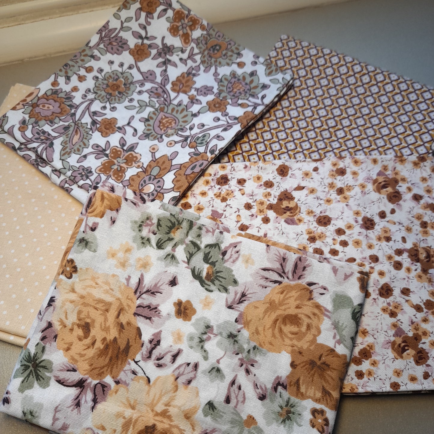 Fat Quarters : Floral Group Mustard .