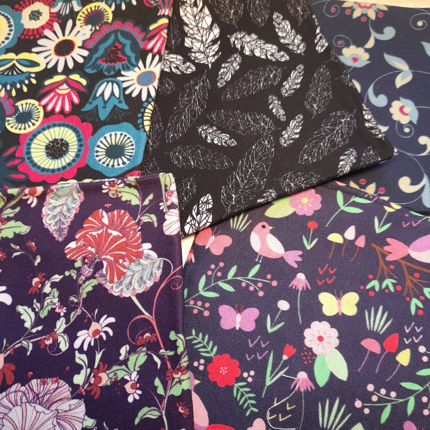 Fat Quarters : Hip Florals and Birds .