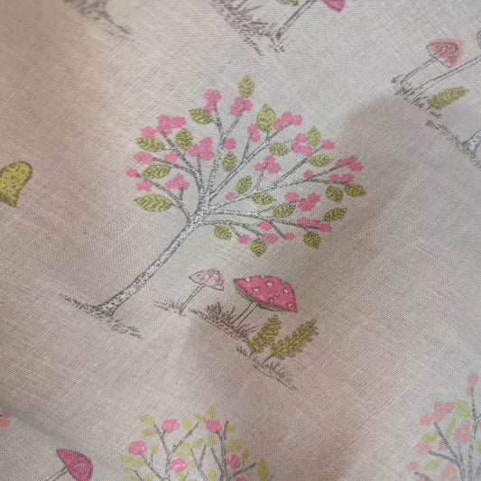 Lifestyle - Woodland Nature Fawn